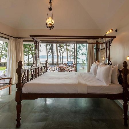 Casa Del Mer By Stayvista - Nearby Beach With, Sea-View Rooms & Coconut Farm Alibag Exterior photo
