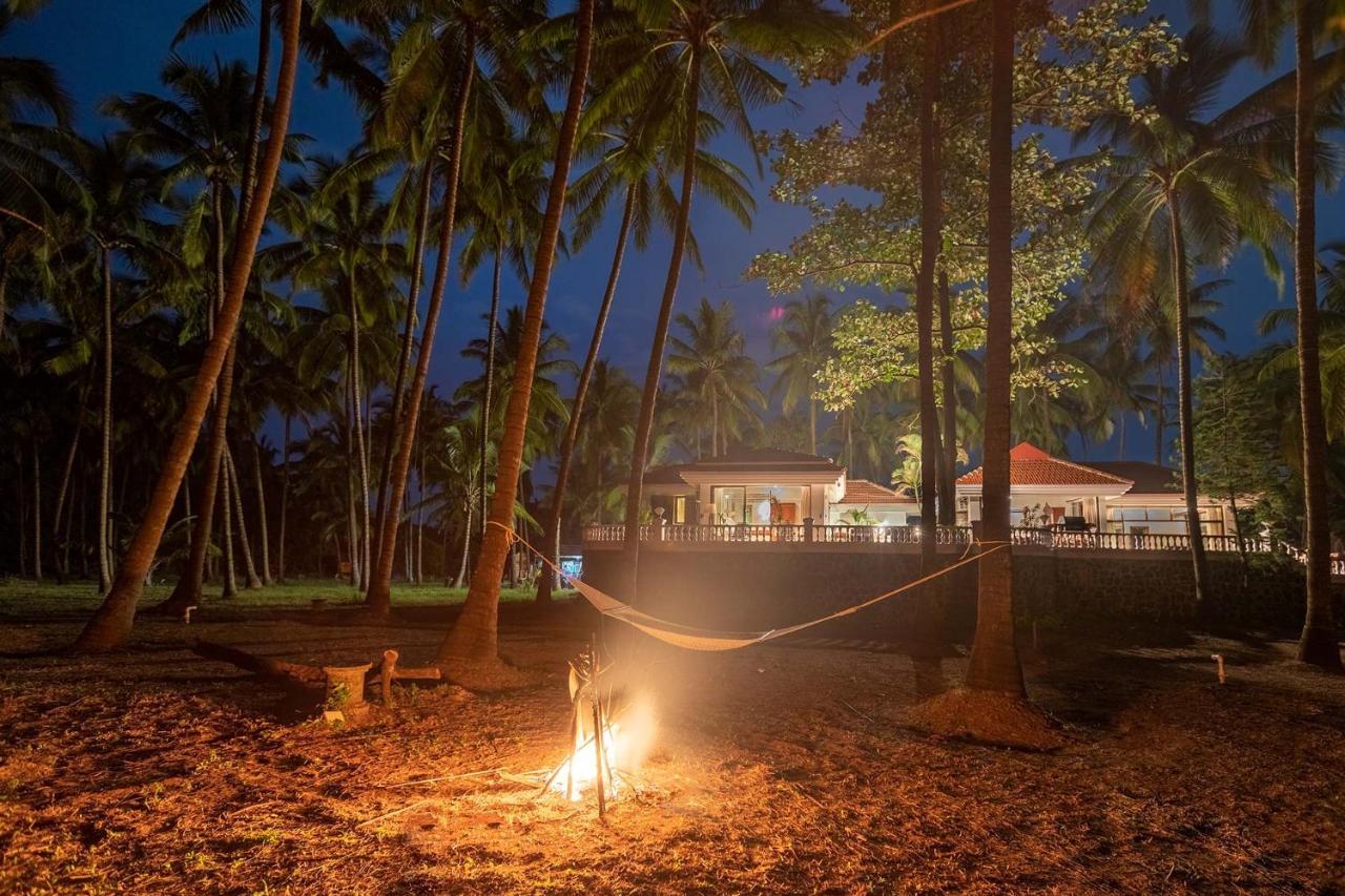 Casa Del Mer By Stayvista - Nearby Beach With, Sea-View Rooms & Coconut Farm Alibag Exterior photo