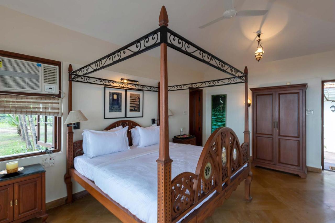 Casa Del Mer By Stayvista - Nearby Beach With, Sea-View Rooms & Coconut Farm Alibag Exterior photo