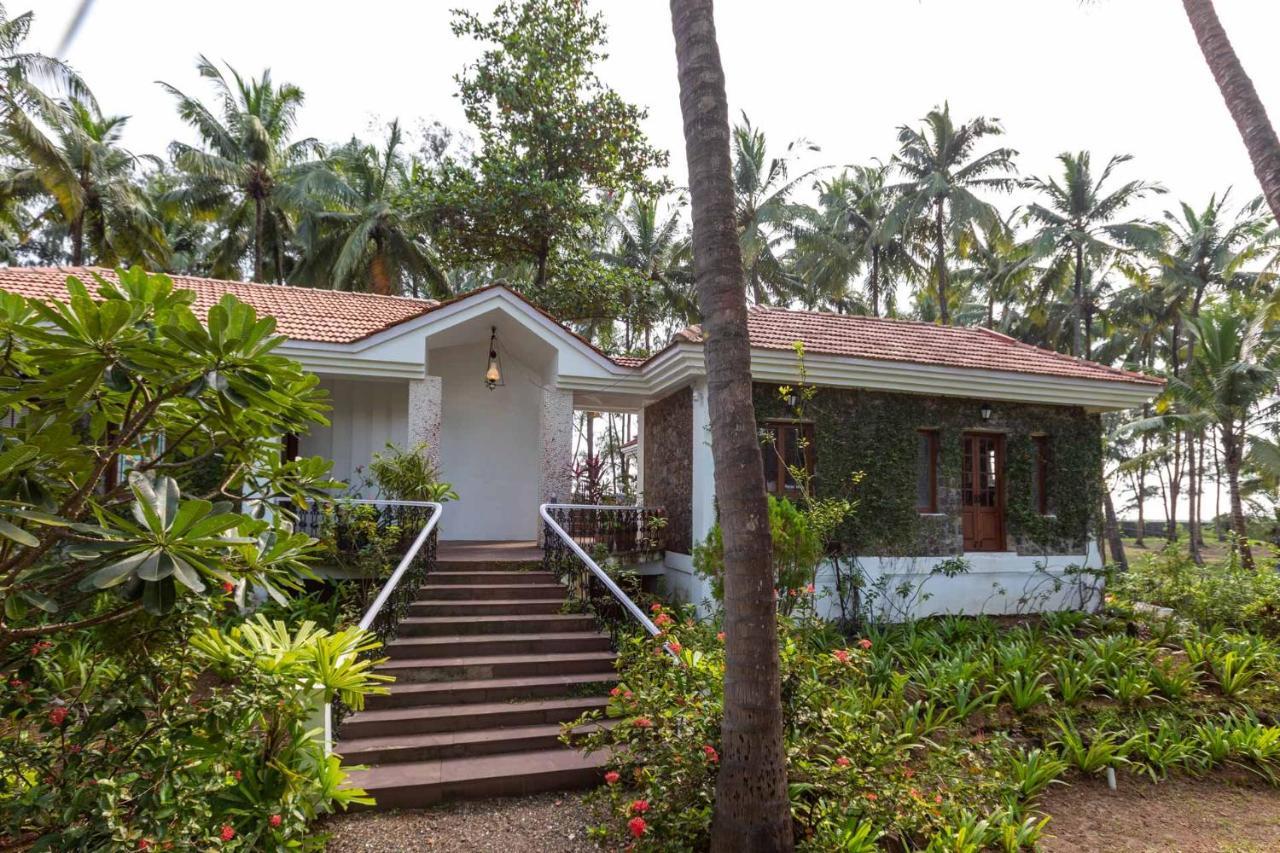 Casa Del Mer By Stayvista - Nearby Beach With, Sea-View Rooms & Coconut Farm Alibag Exterior photo
