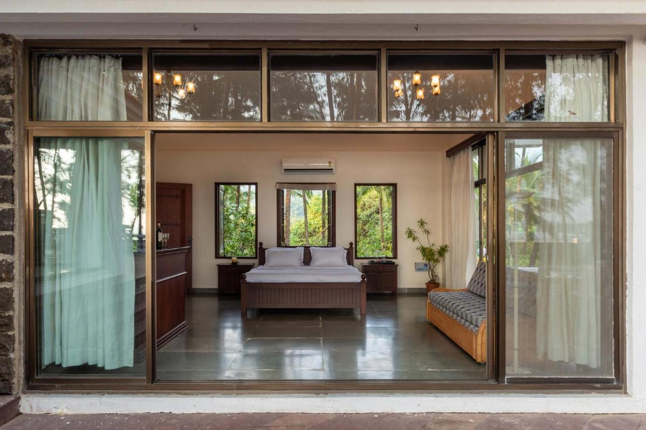Casa Del Mer By Stayvista - Nearby Beach With, Sea-View Rooms & Coconut Farm Alibag Exterior photo